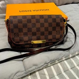 Louis Vuitton Favorite MM Crossbody Bag